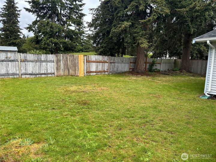 Property Photo:  1115  156th Street E  WA 98445 