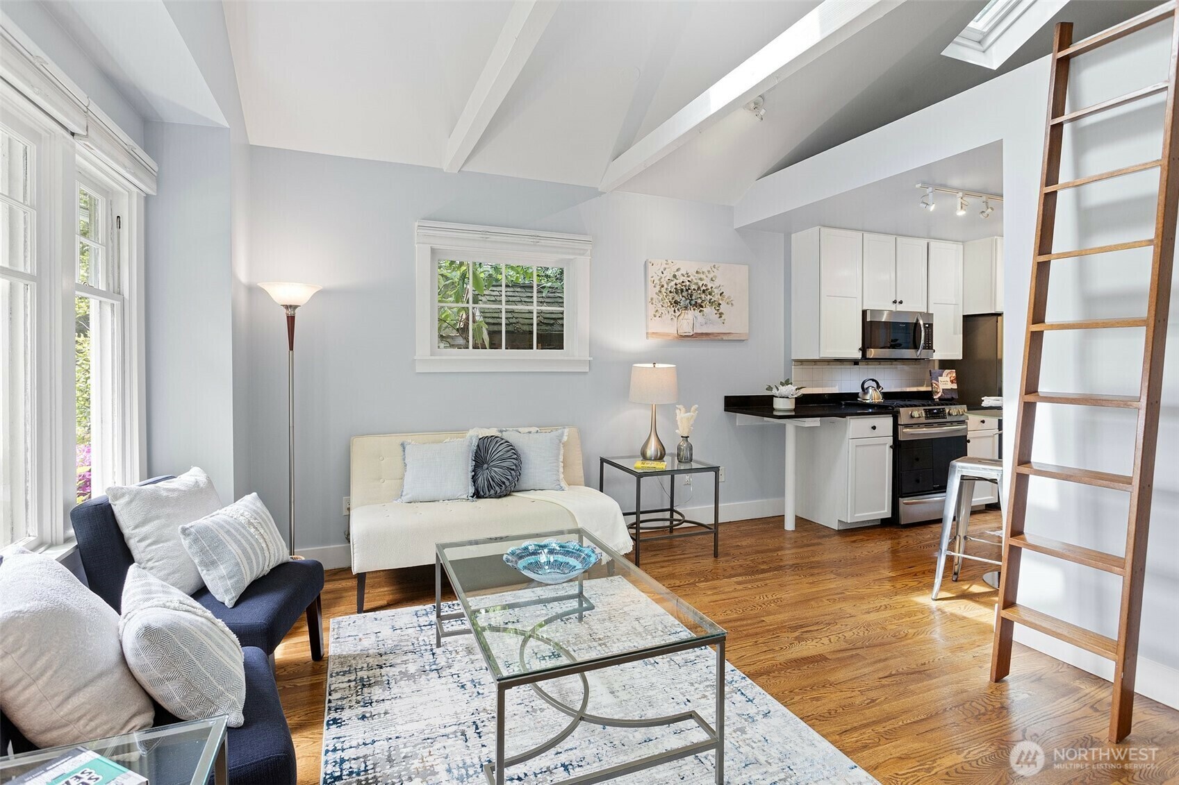 Property Photo: 2122 E Pine Street WA 98122