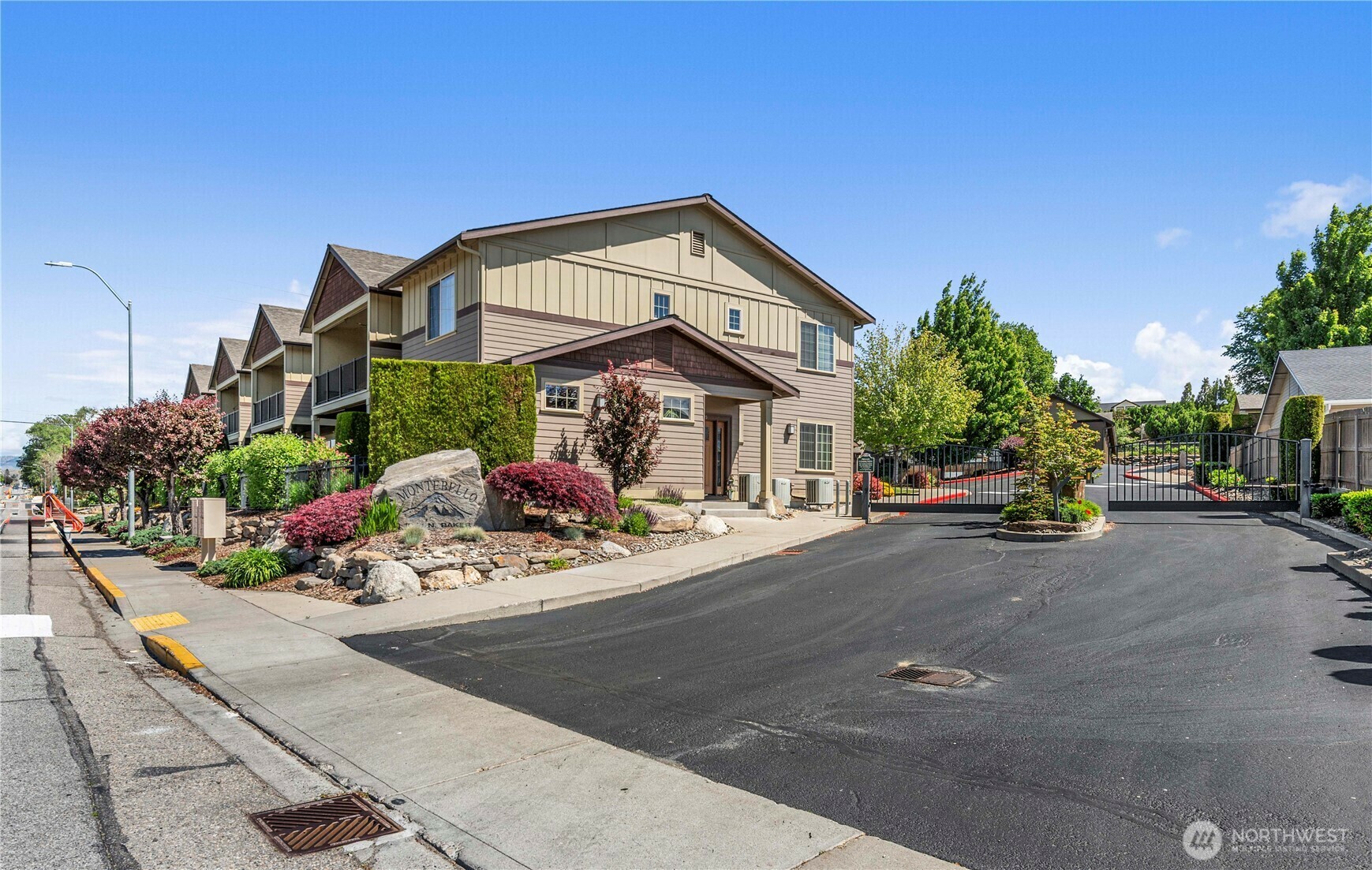 Property Photo: 1051 N Baker Avenue B204 WA 98802