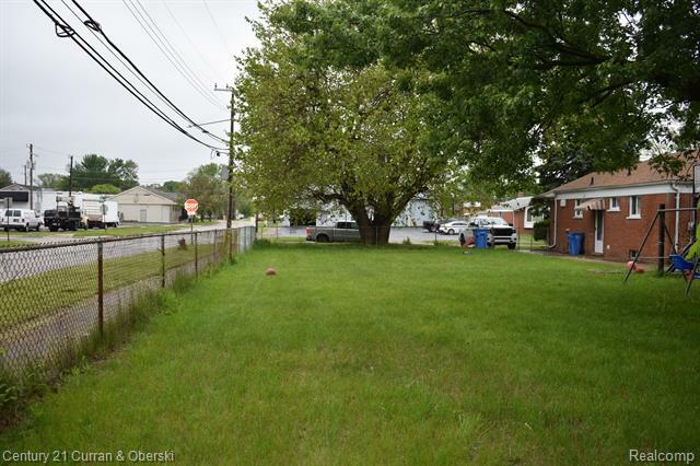 Property Photo: 5910 N Waverly Street MI 48127