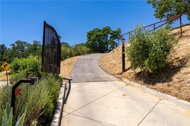 Property Photo: 9900 Carmelita Avenue CA 93422