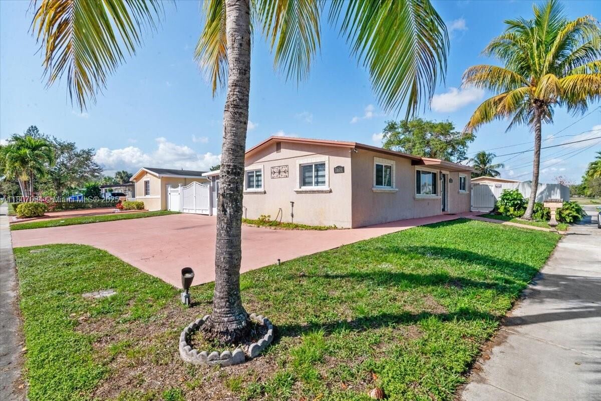 Property Photo: 7601 Simms St FL 33024