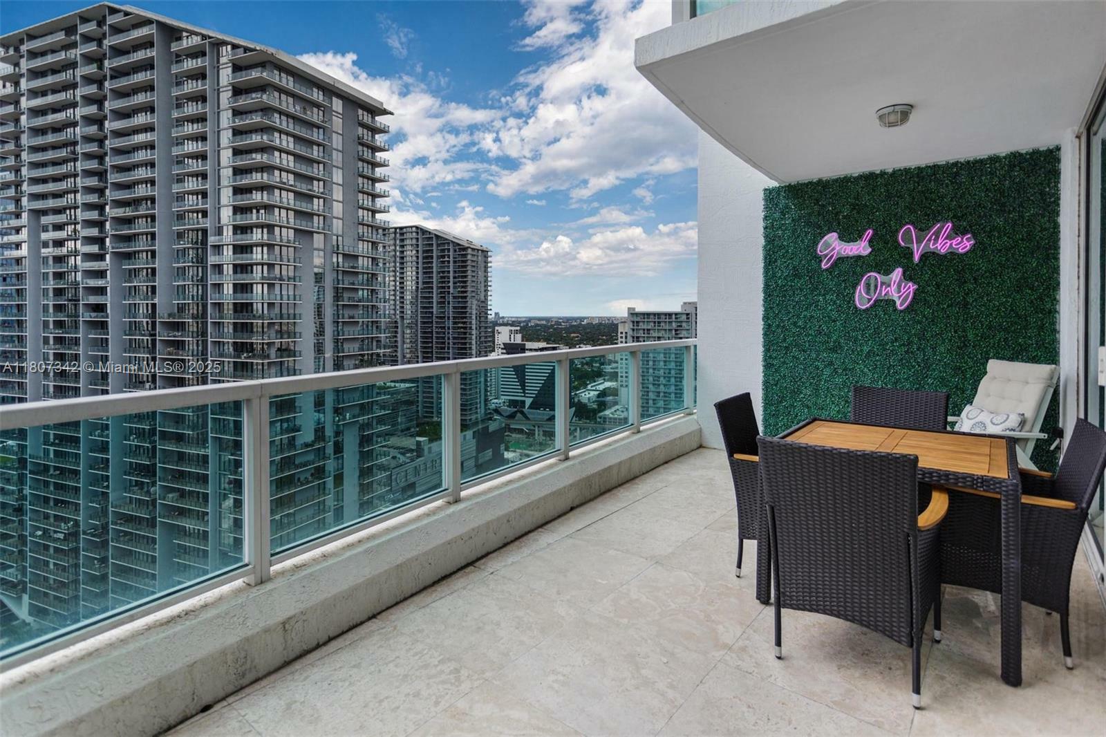 Property Photo: 41 SE 5th St 2008 FL 33131
