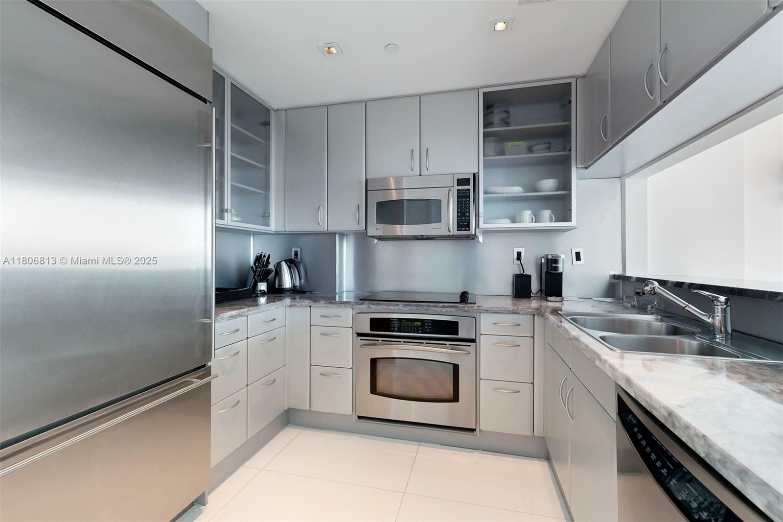 Property Photo: 540 West Ave 513 FL 33139