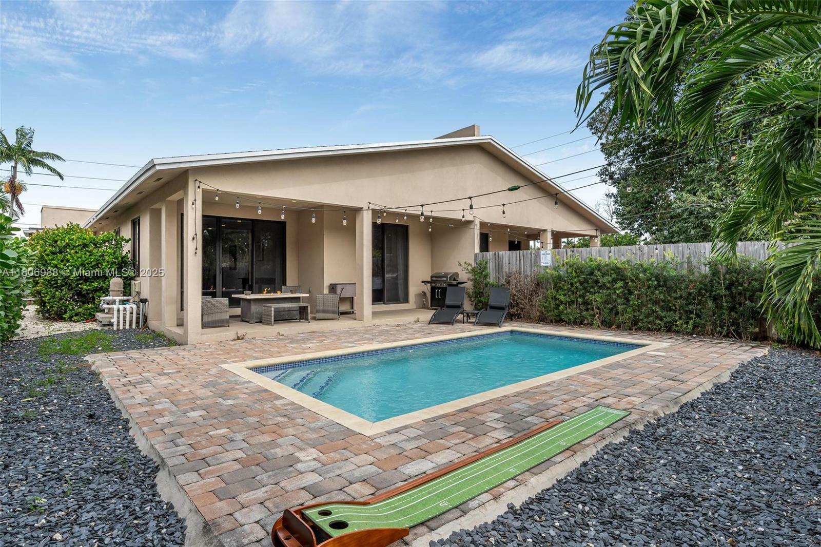 Property Photo: 828 SW 14th Ct FL 33315