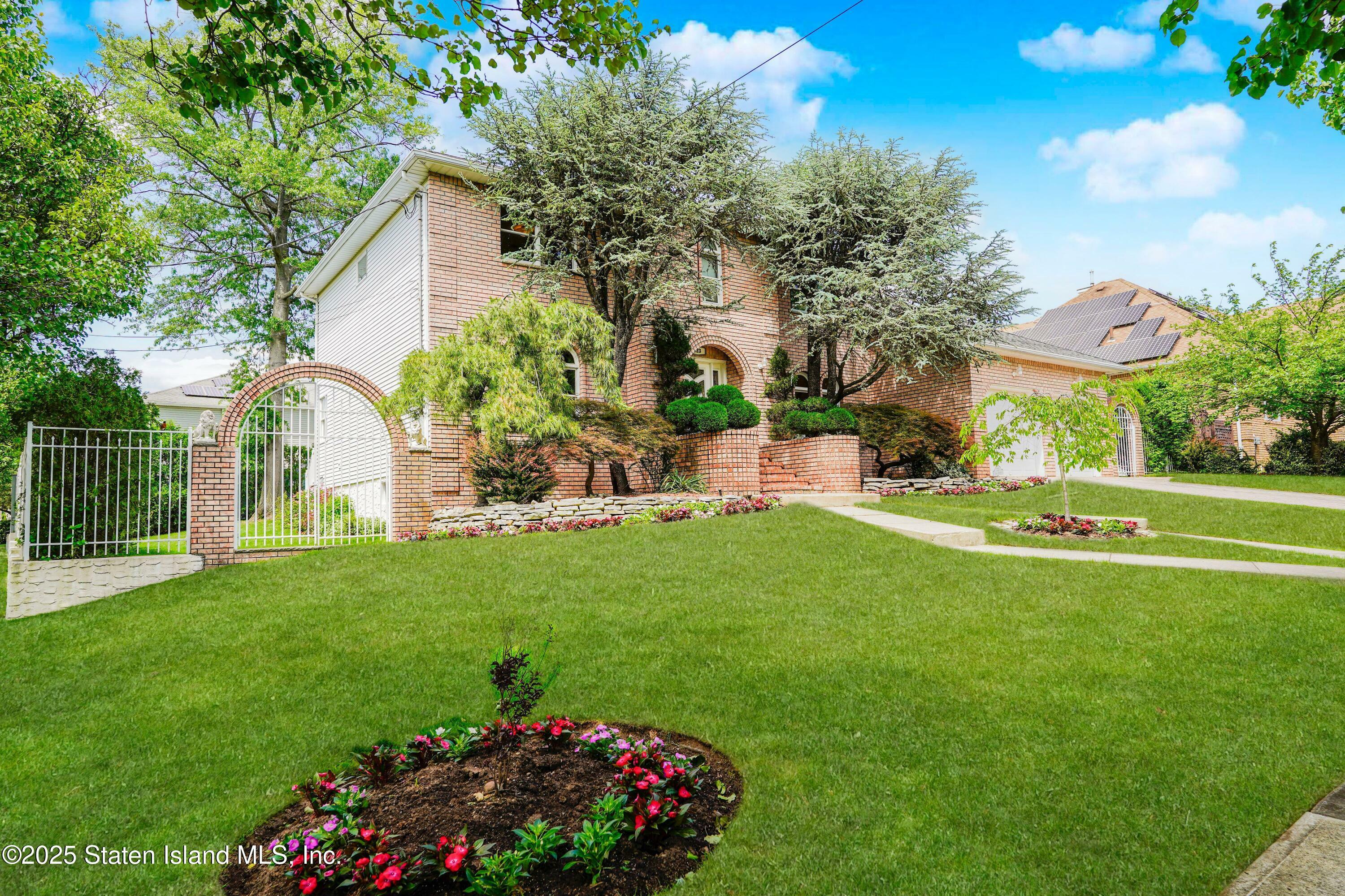 Property Photo: 723 Ionia Avenue NY 10312