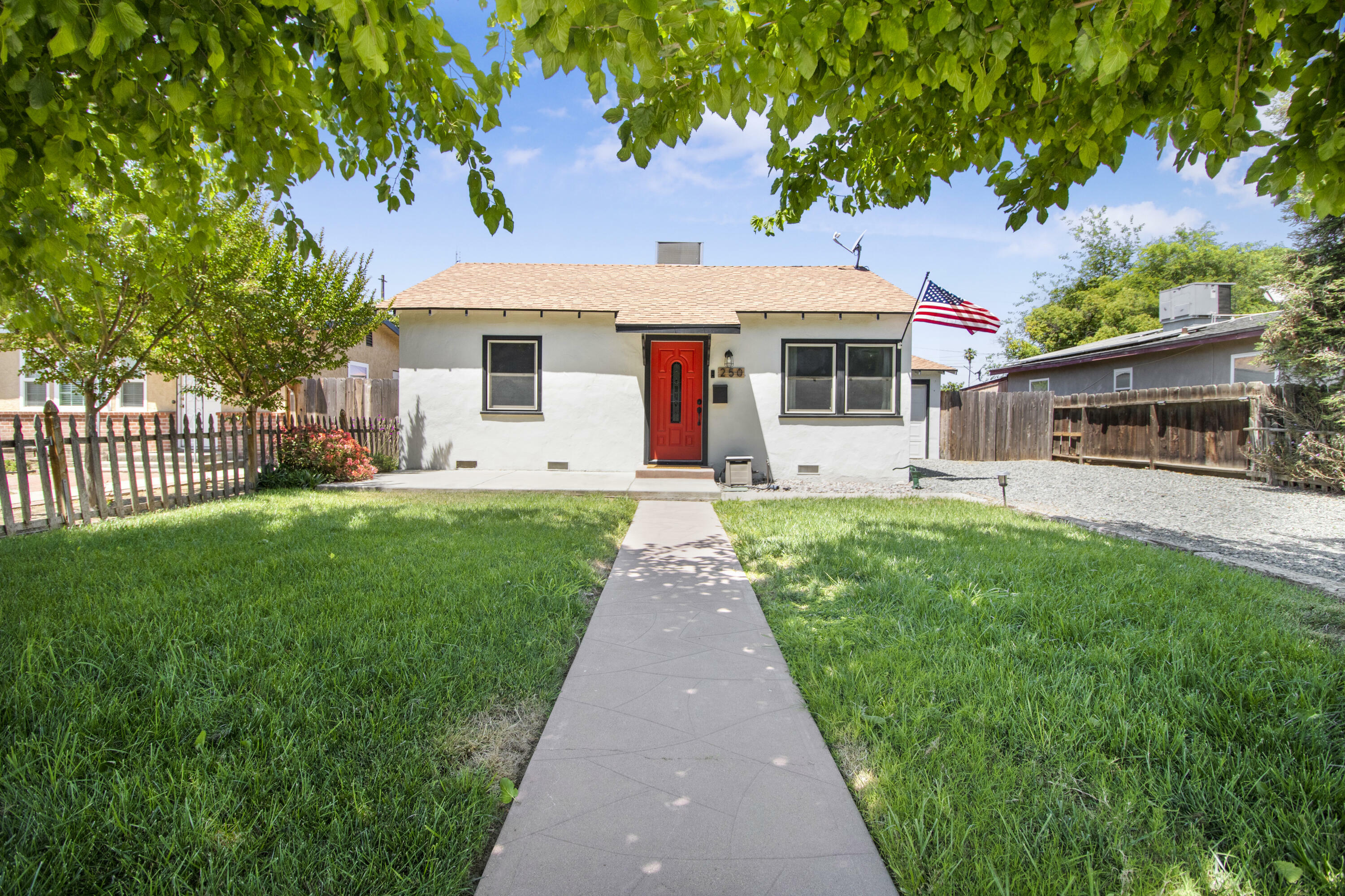 Property Photo: 250 Waldo Avenue CA 93221