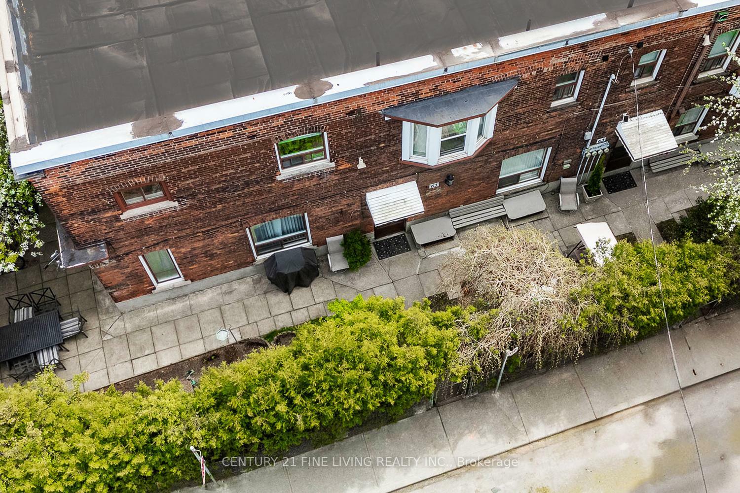 Property Photo: 63 Garden Avenue ON M6R 1H8