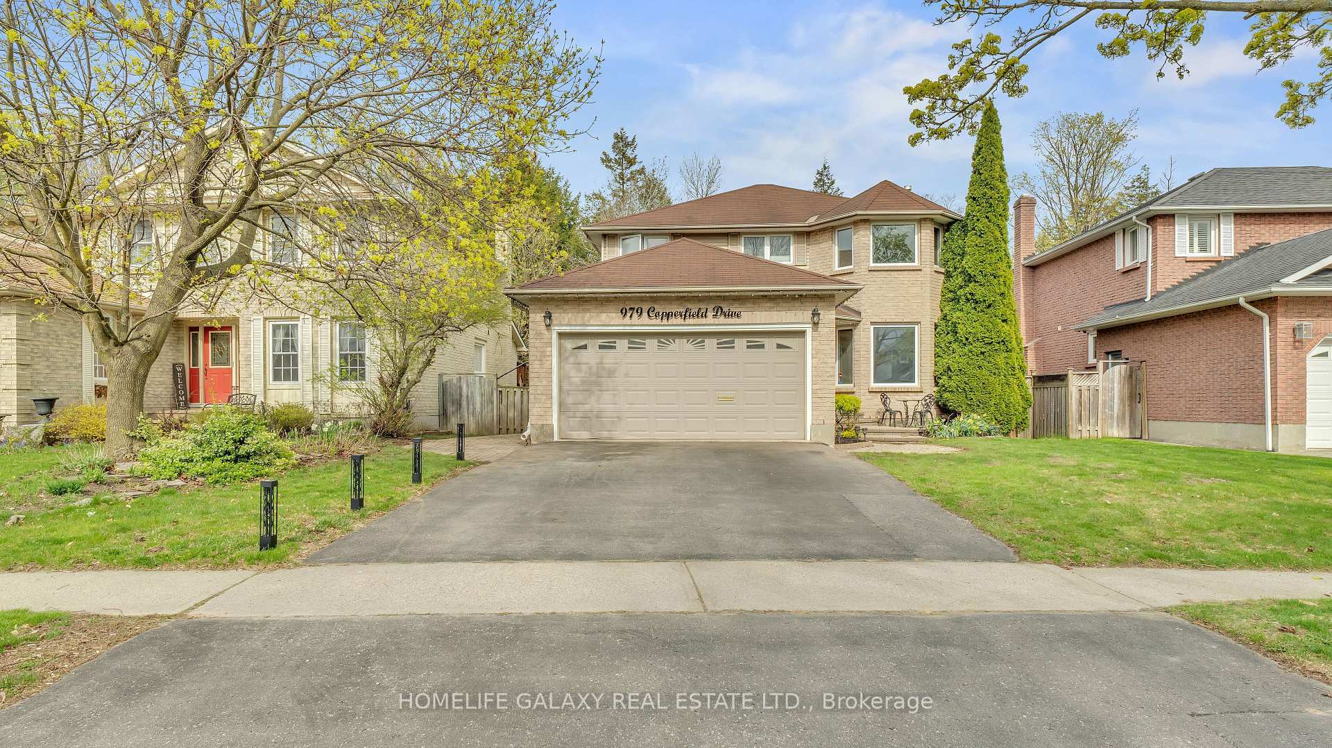 Property Photo: 979 Copperfield Drive ON L1K 2E9