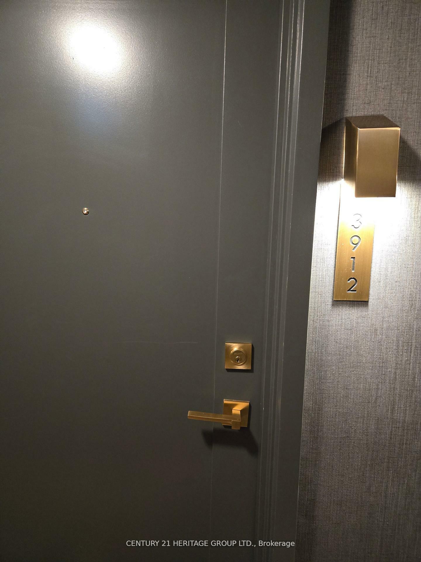Property Photo: 50 Charles Street E 3912 ON M4Y 1T1