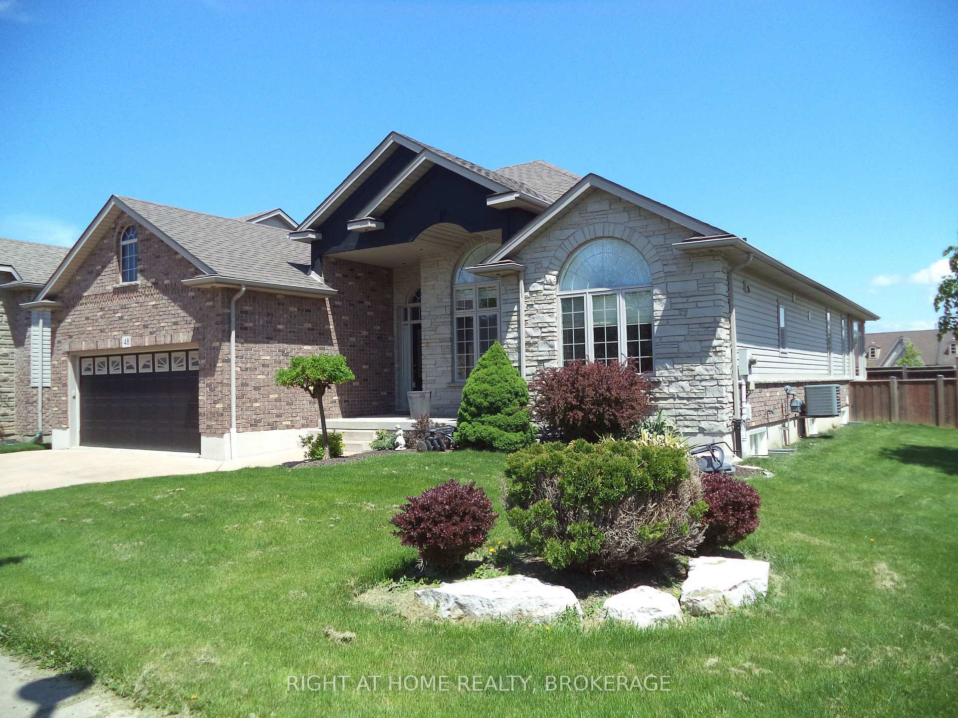 Property Photo:  48 Nicholas Drive  ON L2C 4C5 