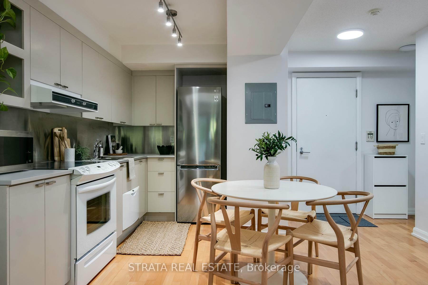 Property Photo: 111 Elizabeth Street 201 ON M5G 1P7