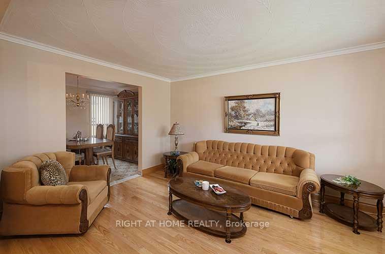 Property Photo: 409 Rustic Road ON M6L 1W8