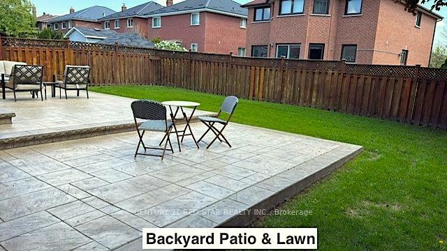 Property Photo: 1358 Beauty Bush Court ON L5V 1K4