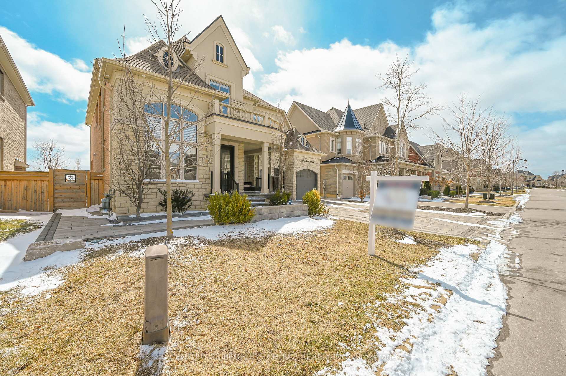 Property Photo: 39 Munsie Drive ON L7B 0N8