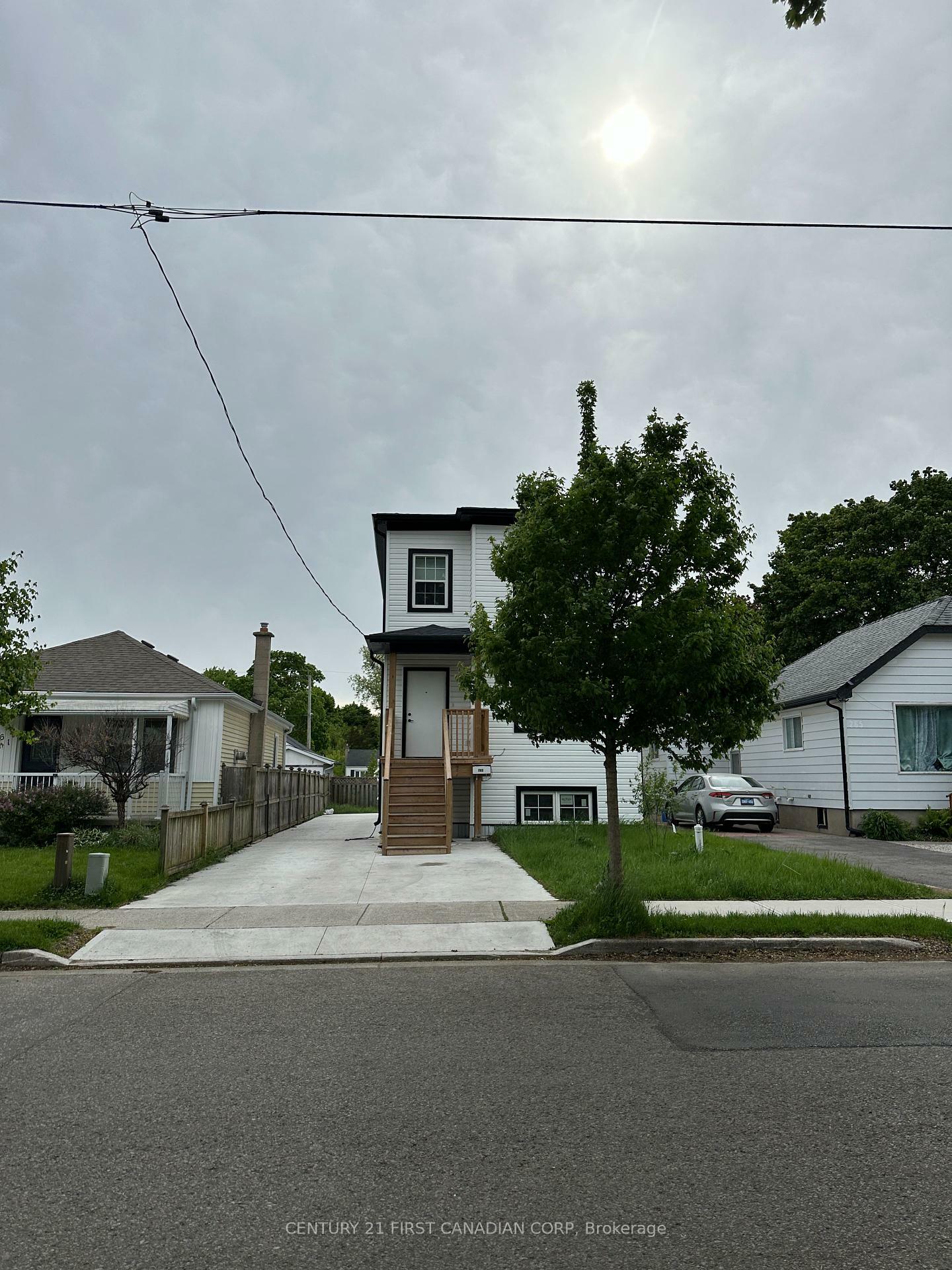Property Photo: 263 Sanders Street Upper ON N5Z 2T1