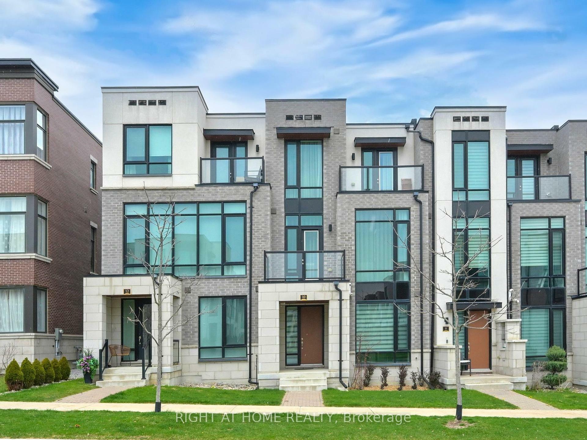 Property Photo: 10 Carrville Woods Circle ON L6A 4Z6