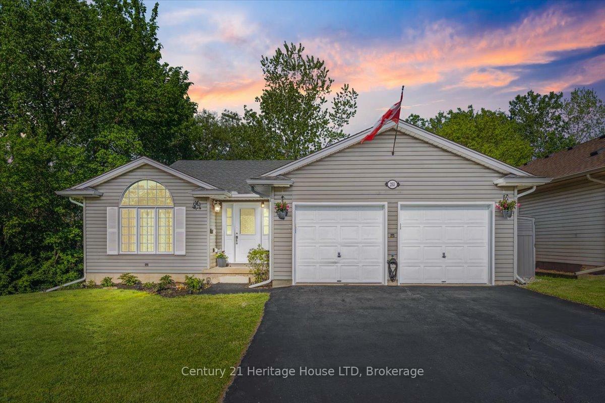 Photo de la propriété: 253 St Lawrence Drive ON L3C 7H6
