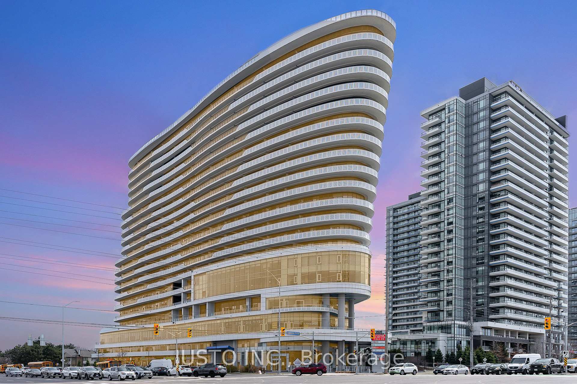 Property Photo:  2520 Eglinton Avenue W 1414  ON L5M 0Y4 