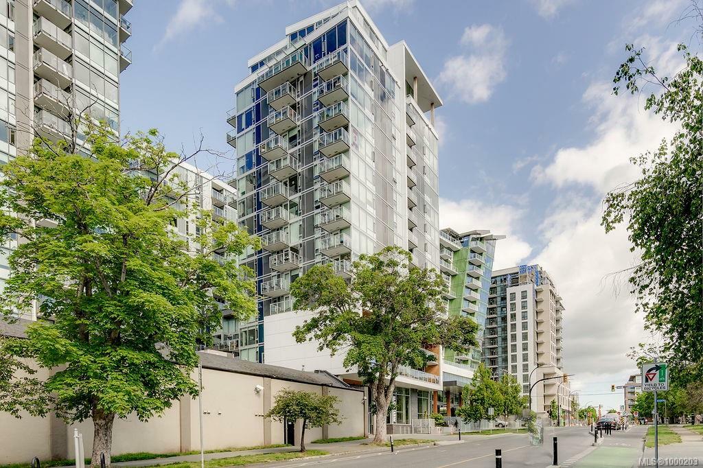 Property Photo: 989 Johnson St 1411 BC V8V 0E3