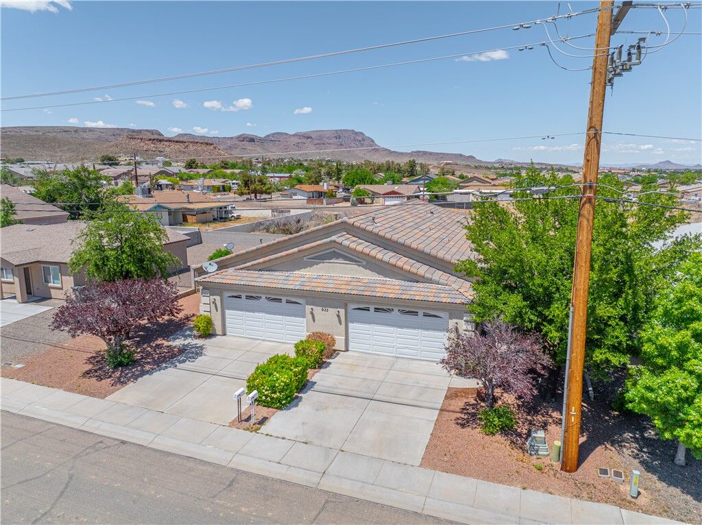 Property Photo:  933 E Beverly Avenue  AZ 86409 