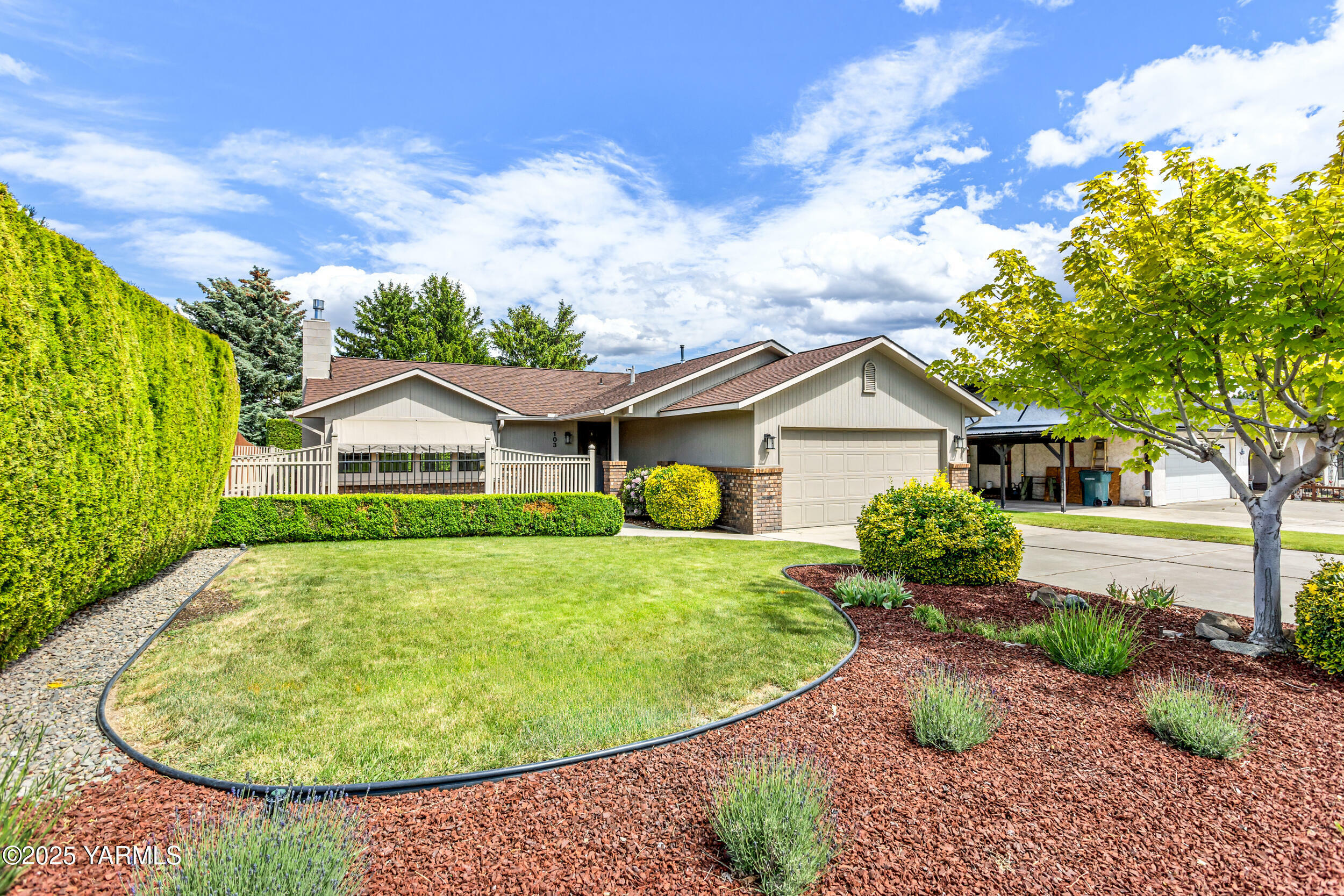 Property Photo: 103 N 77th Ave WA 98908