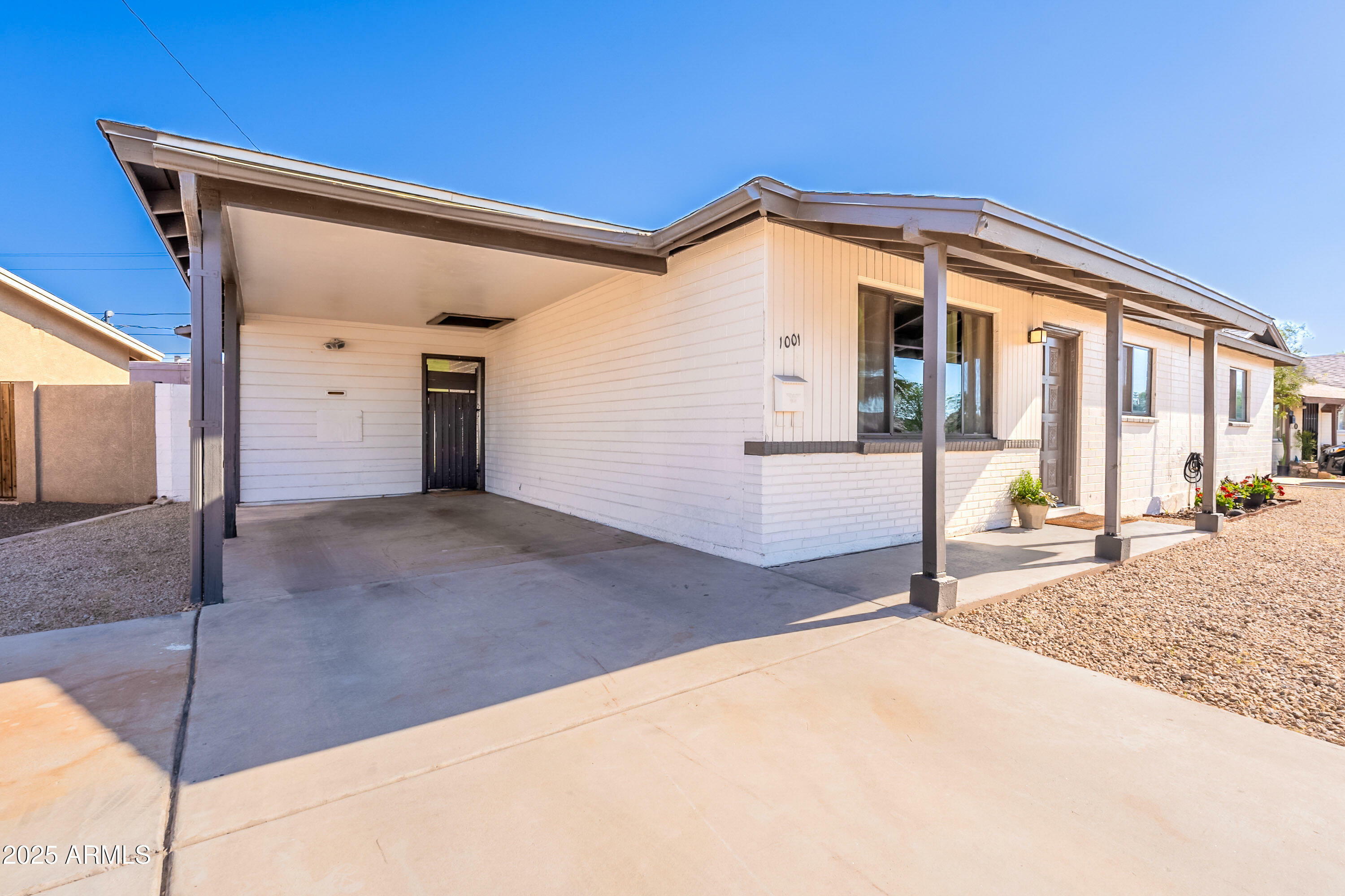 Property Photo: 1001 W 19th Street AZ 85281