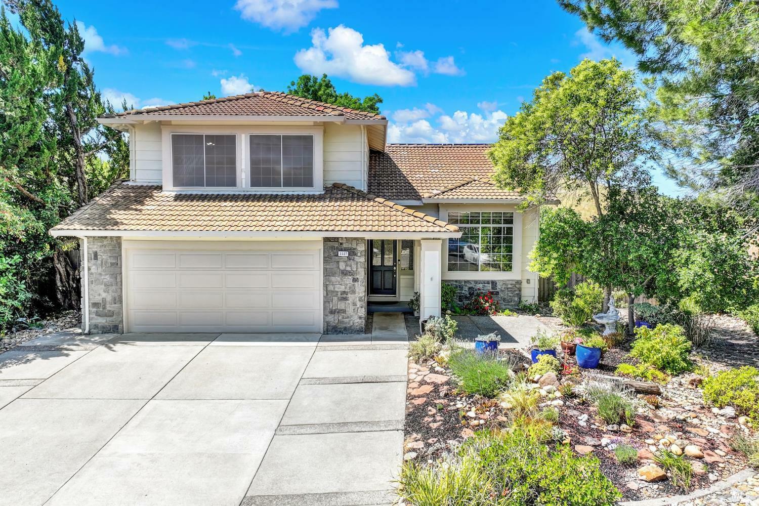 Property Photo: 3327 Colonial Court CA 94534