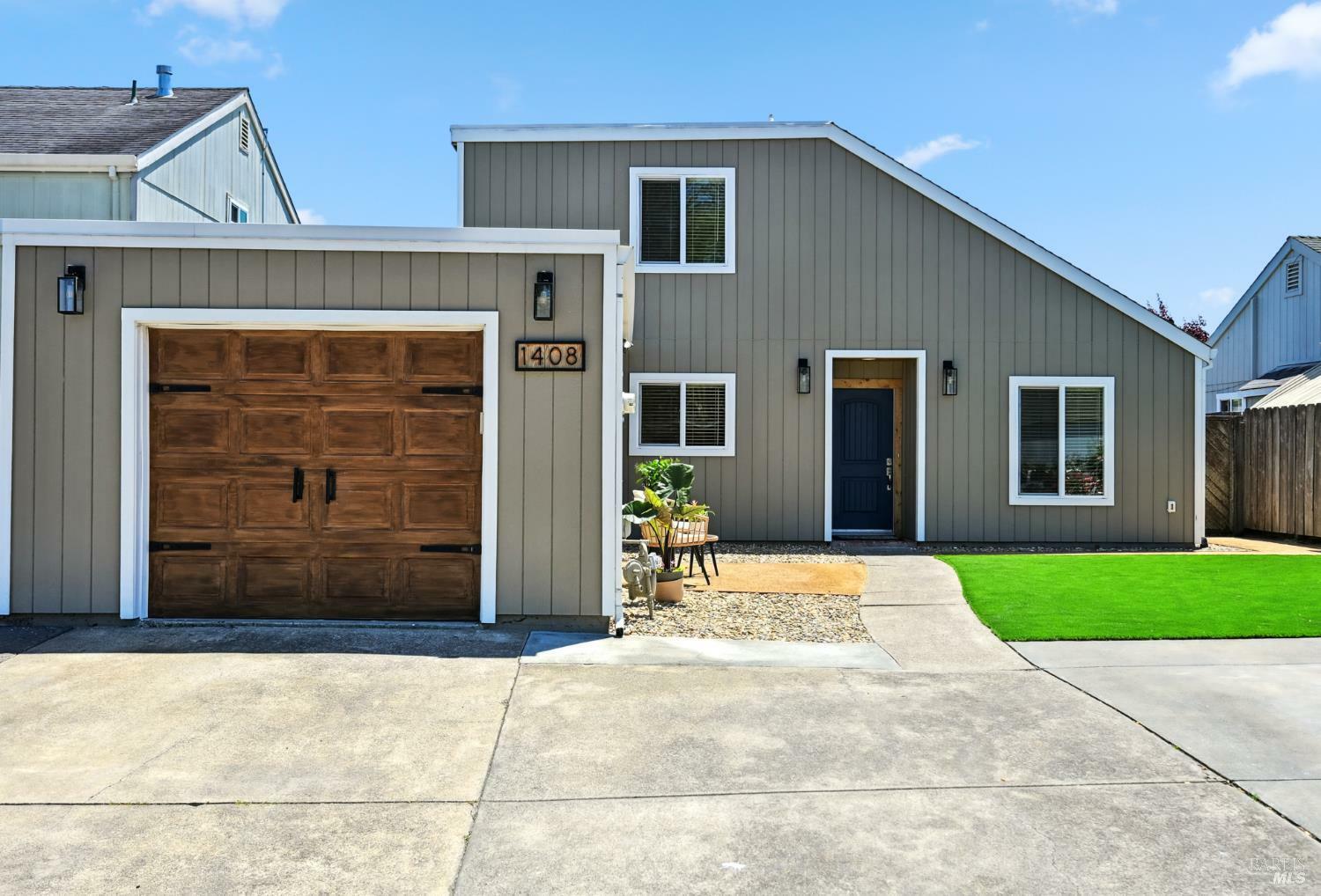 Property Photo: 1408 Serpilio Way CA 94954