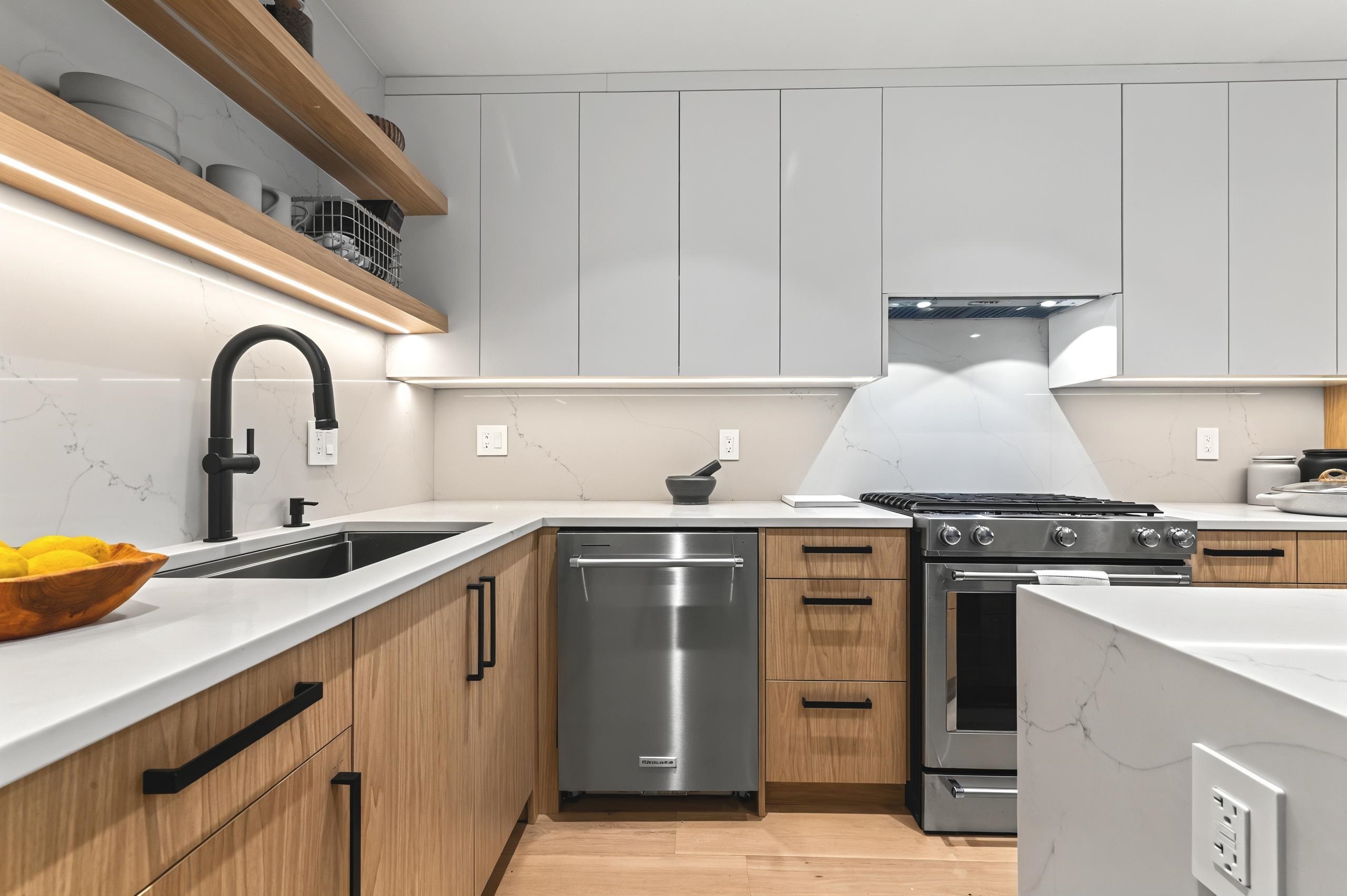 Property Photo: 288 E 6th Street 410 BC V7L 1P5