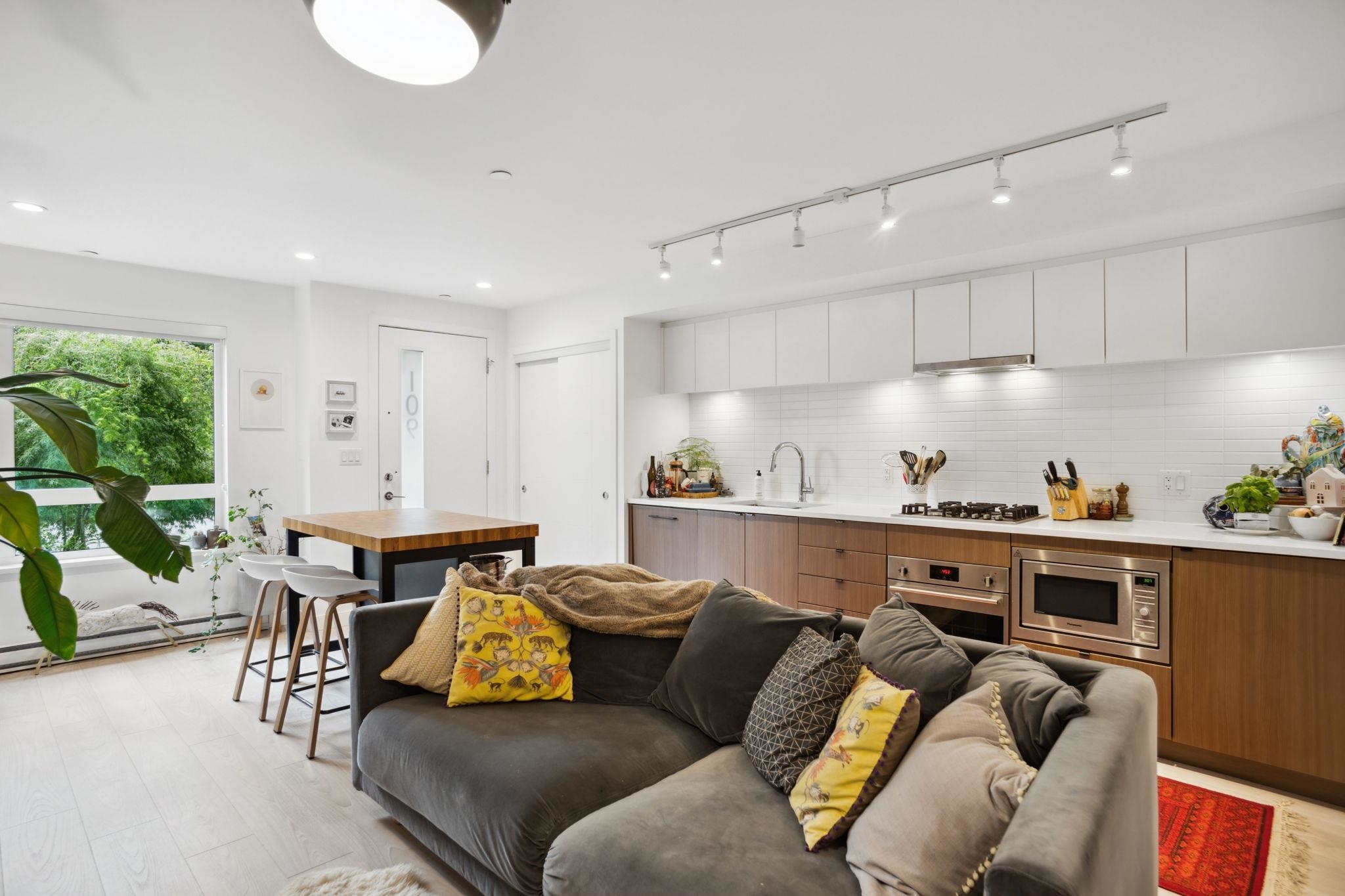 Property Photo: 321 E 16th Avenue 109 BC V5T 2T7