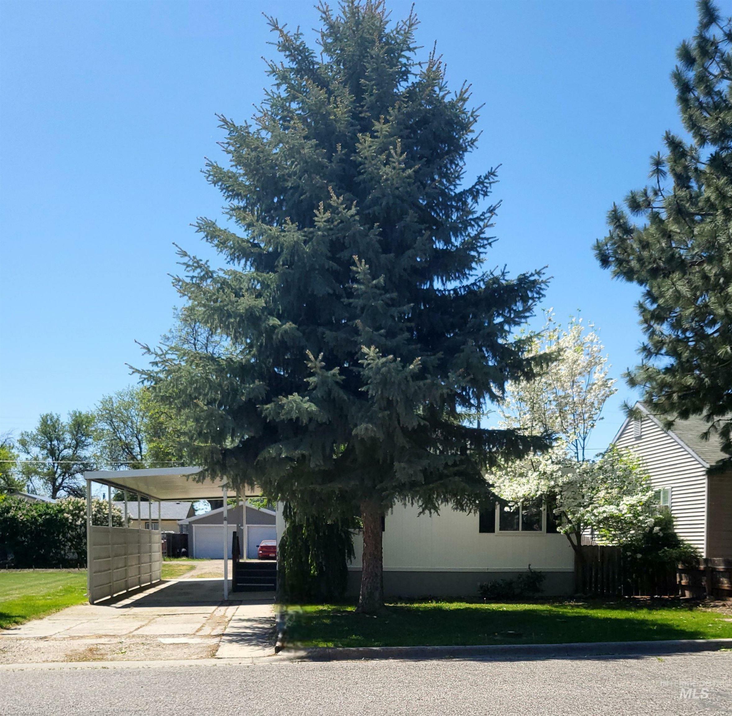 Property Photo: 116 E 2nd St. ID 83644