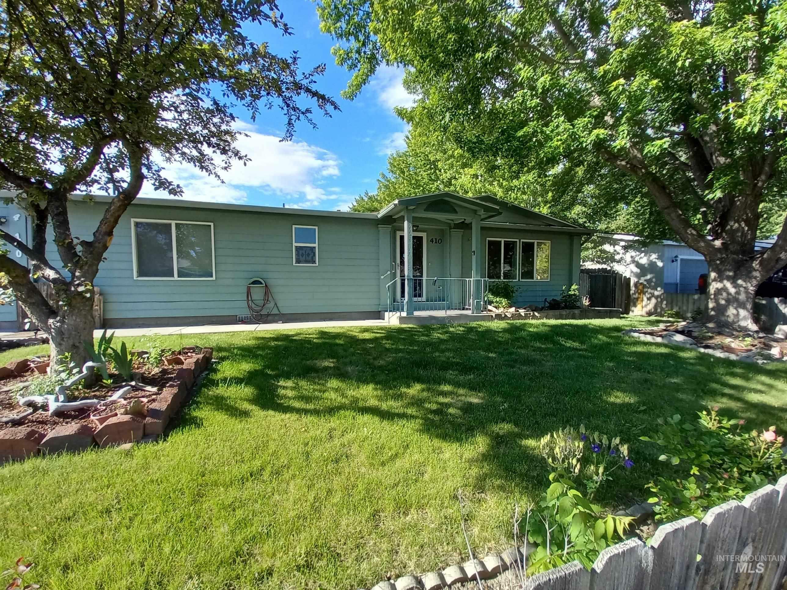 Property Photo: 410 Cedar St ID 83644