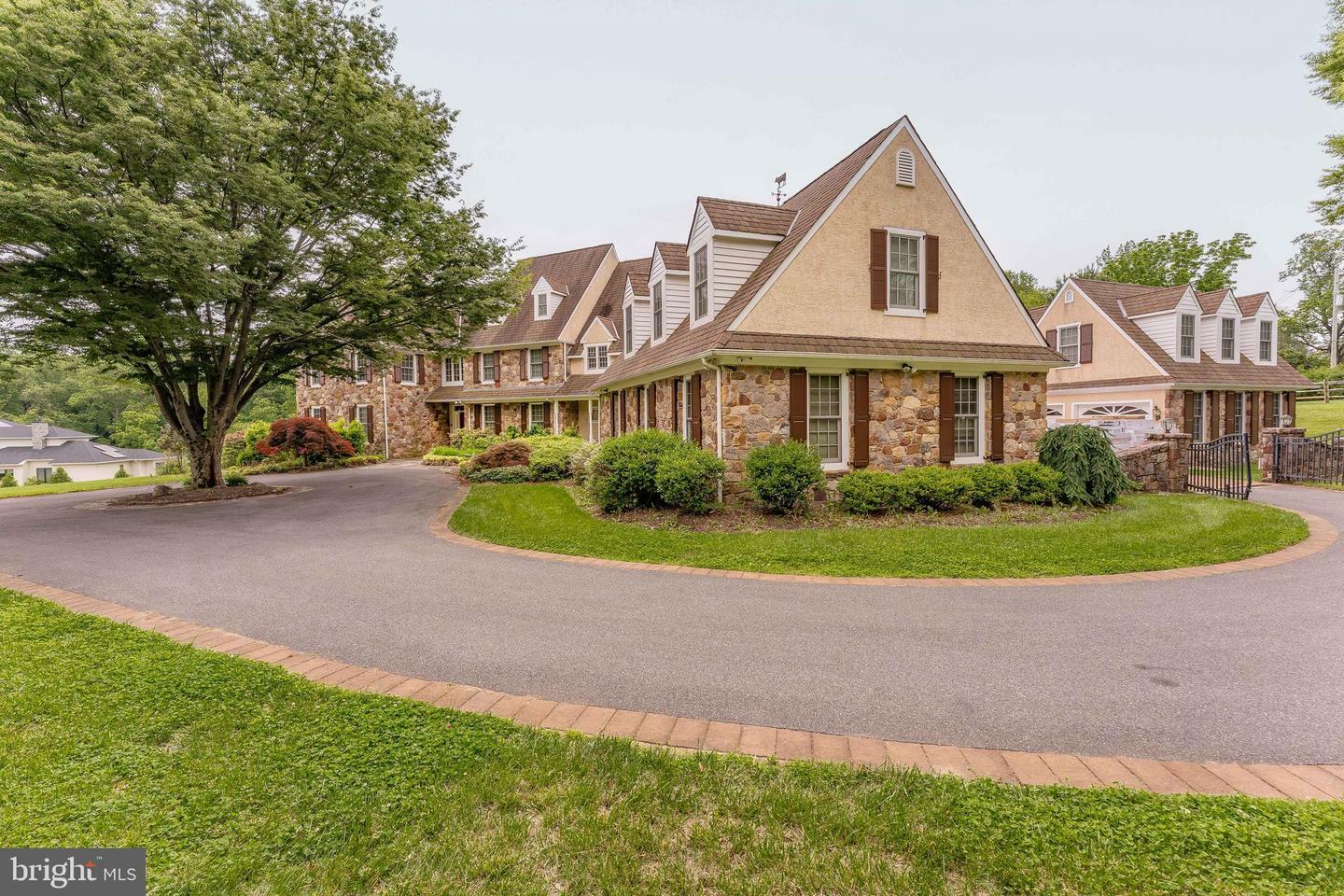 Property Photo: 201 Dogwood Slope Road DE 19807