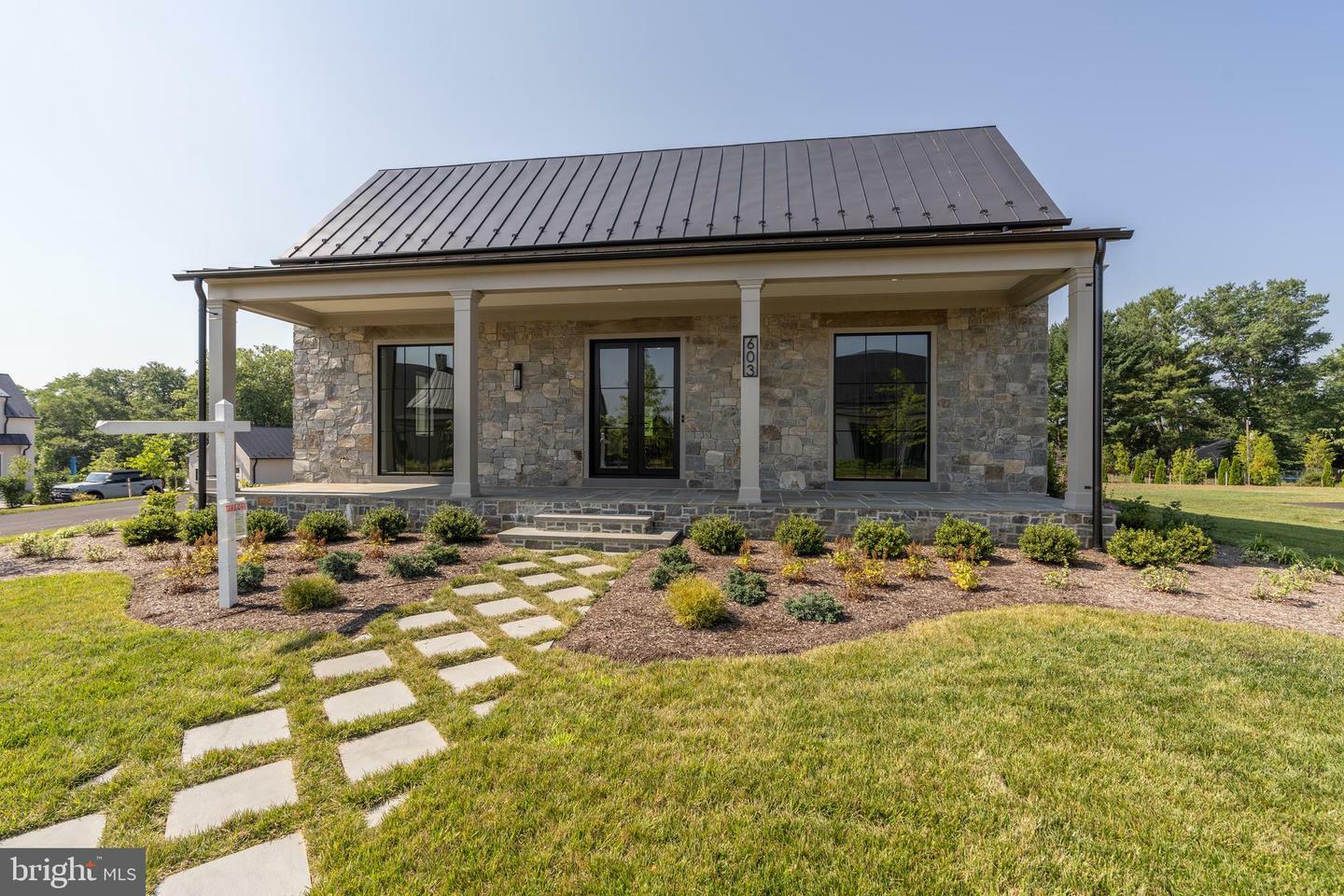 Property Photo: 505 Martingale Ridge Drive VA 20117