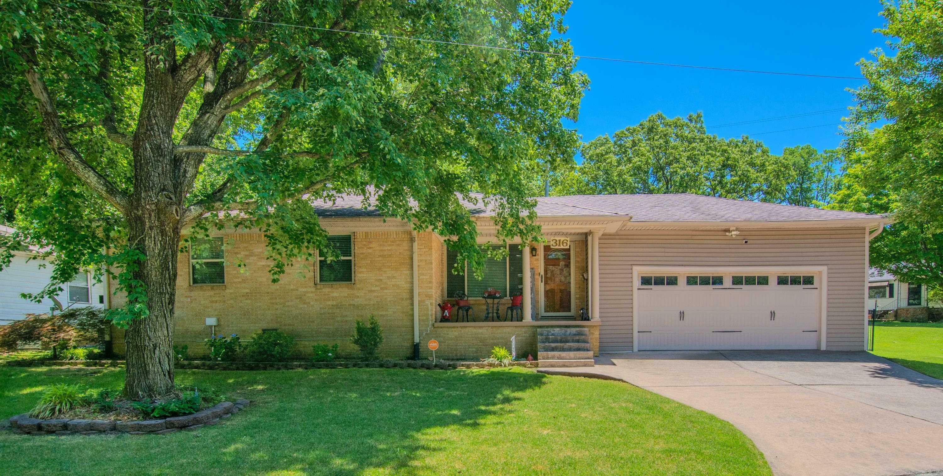 Property Photo: 316 W 33rd Place AR 72118
