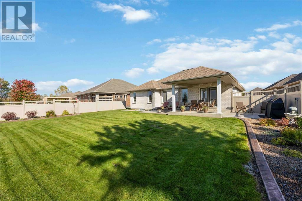 Photo de la propriété: 541 Glen Abbey Drive ON N7T 0A6
