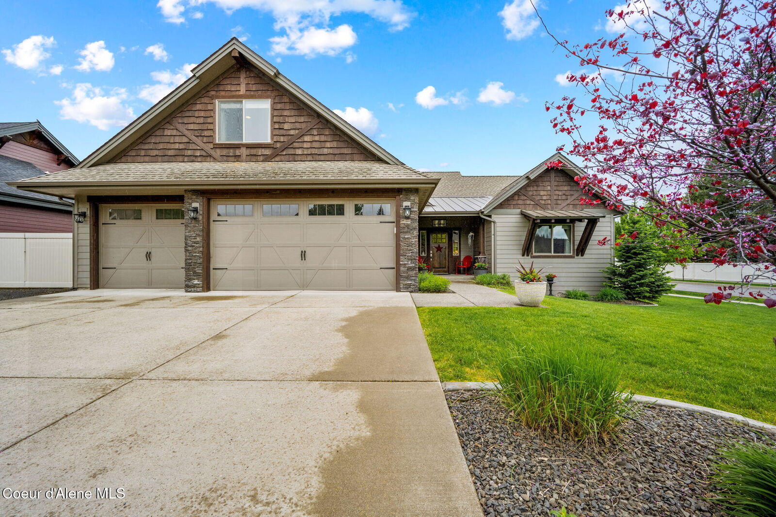 Property Photo: 1044 E Maroon Creek Dr ID 83835