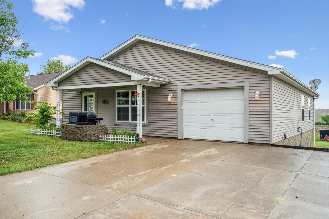 Property Photo: 912 North St IA 52361