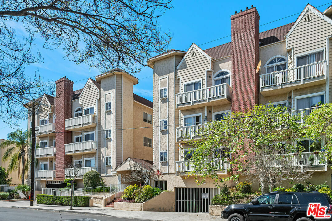 Property Photo: 5135 Zelzah Ave CA 91316