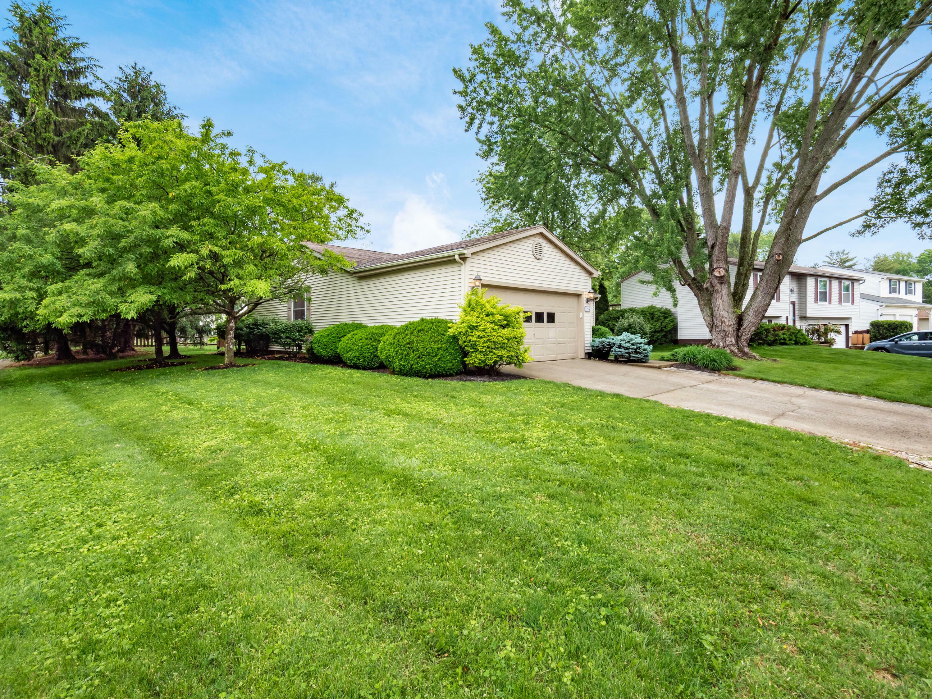 Property Photo: 3794 Bridle Court OH 43221