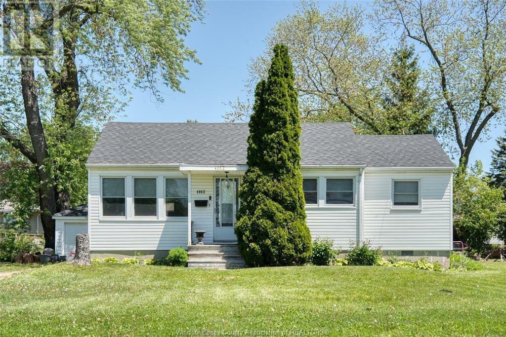 Property Photo:  4062 Roseland Drive East  ON N9G 1Y4 