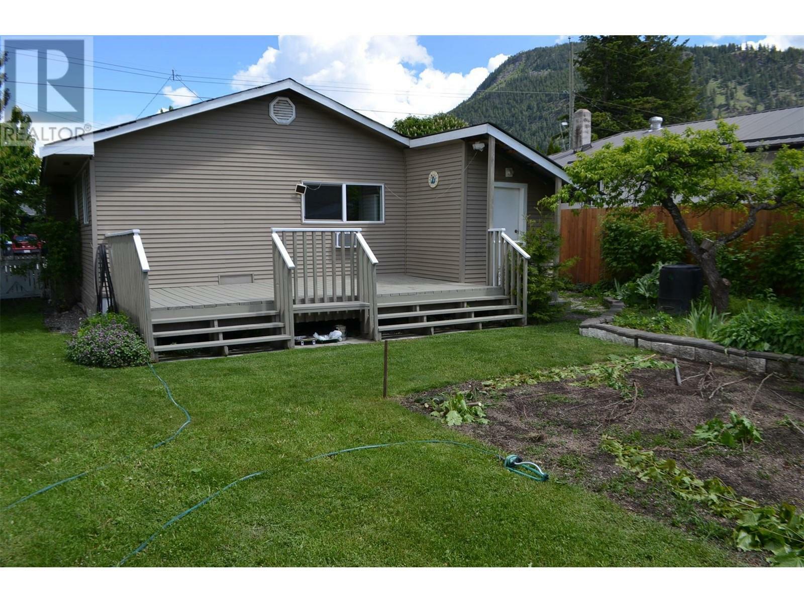Property Photo: 334 Birch Street BC V0E 1M0
