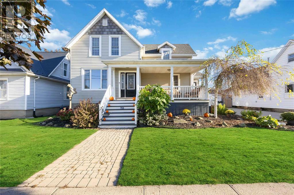 Property Photo:  721 Elizabeth Street  ON N8A 3A1 