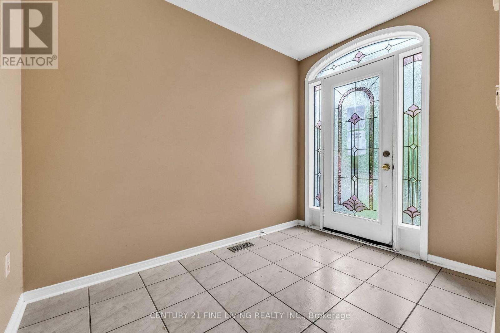Property Photo: 6443 Saratoga Way ON L5N 7V7