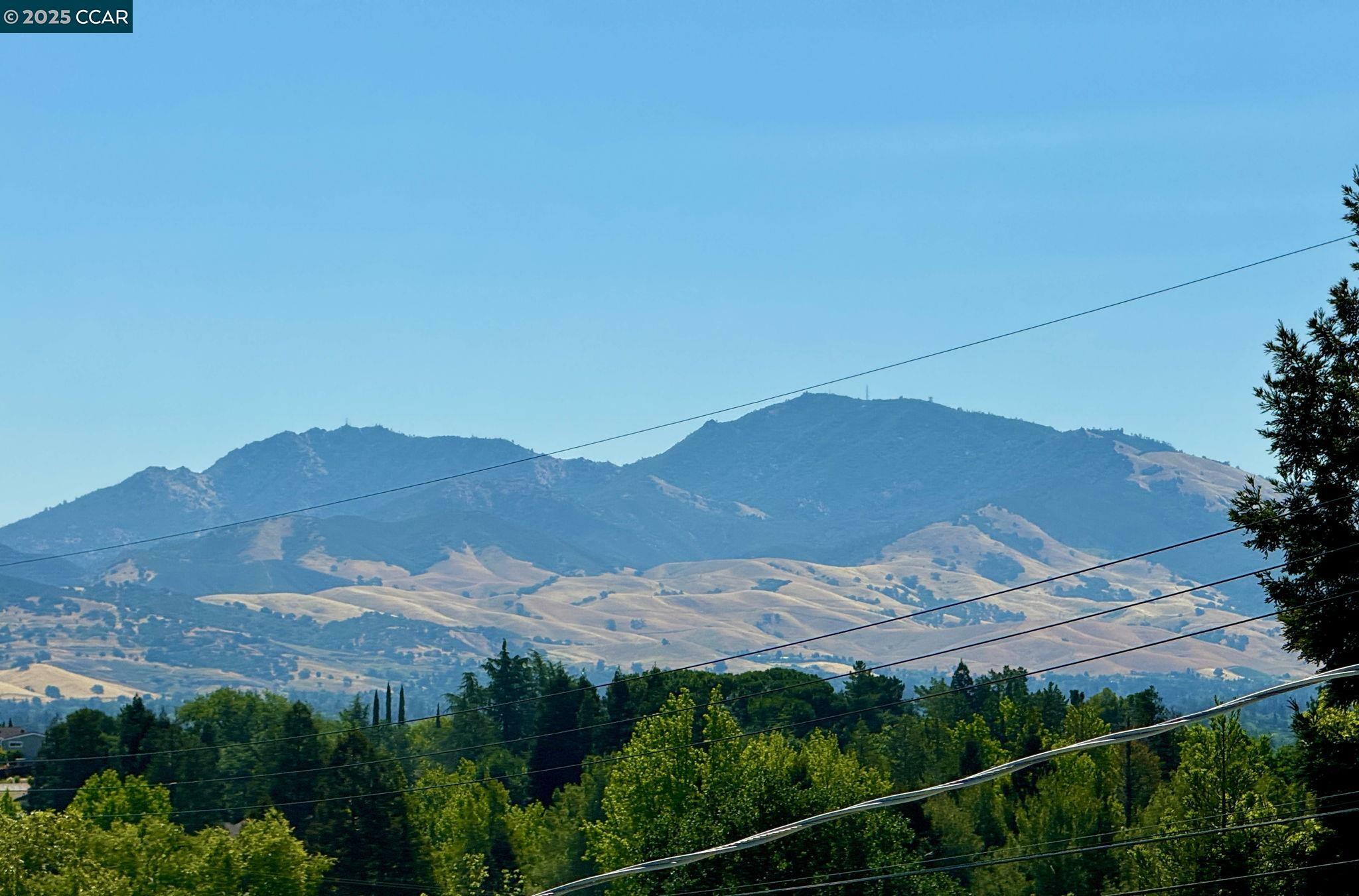 Property Photo: 16 Bartlett Ct CA 94523