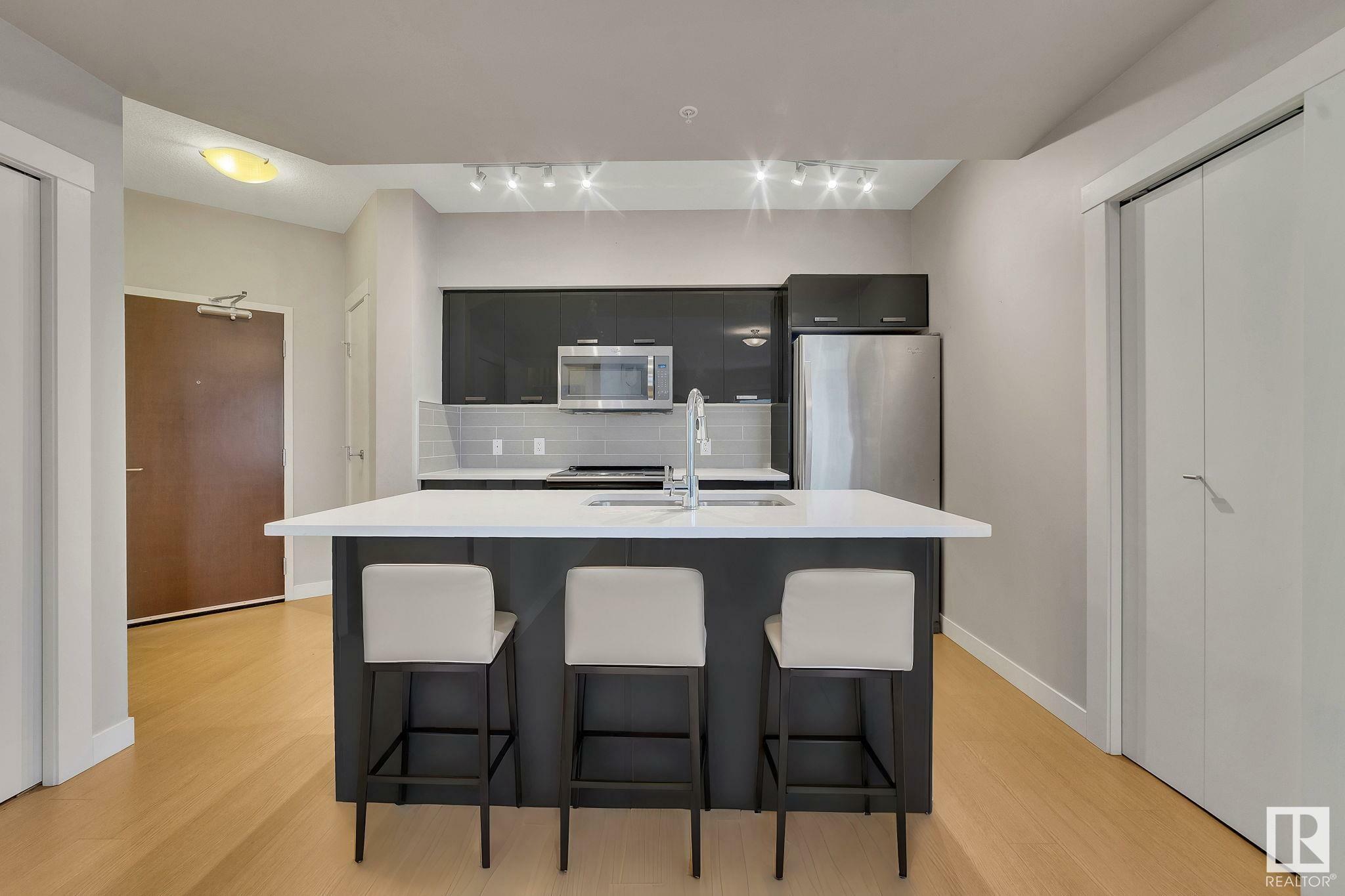 Property Photo: 10410 102 Avenue NW 1106 AB T5J 0E9
