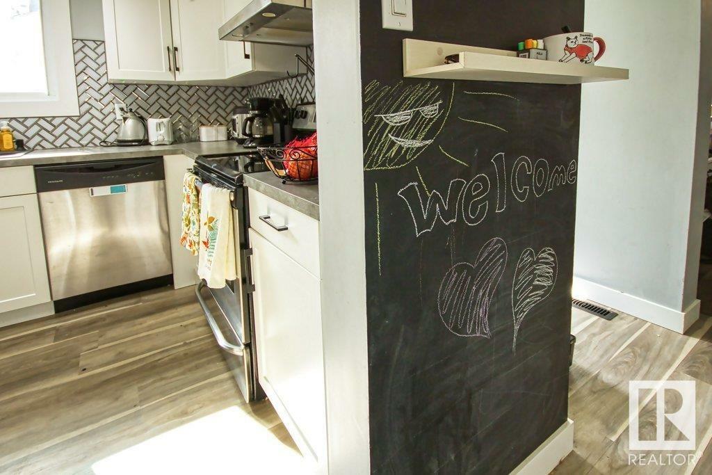Property Photo:  122 Kaskitayo Court NW 122  AB T6J 3T3 