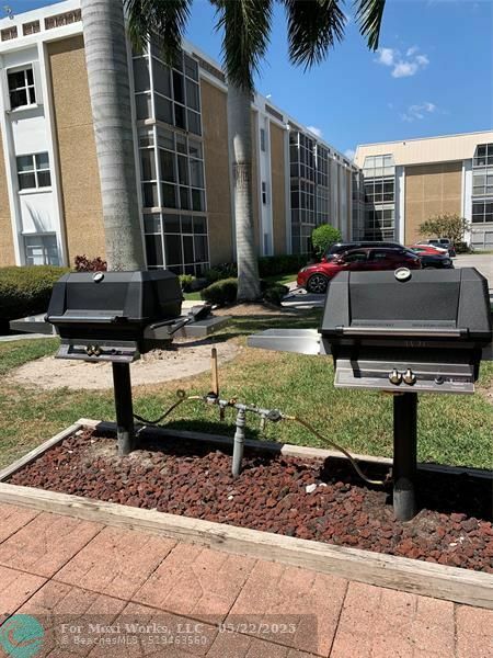 Property Photo:  3040 NE 16th Ave 107  FL 33334 