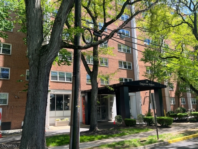 Property Photo:  39 E 39th St 2 O  NJ 07514 